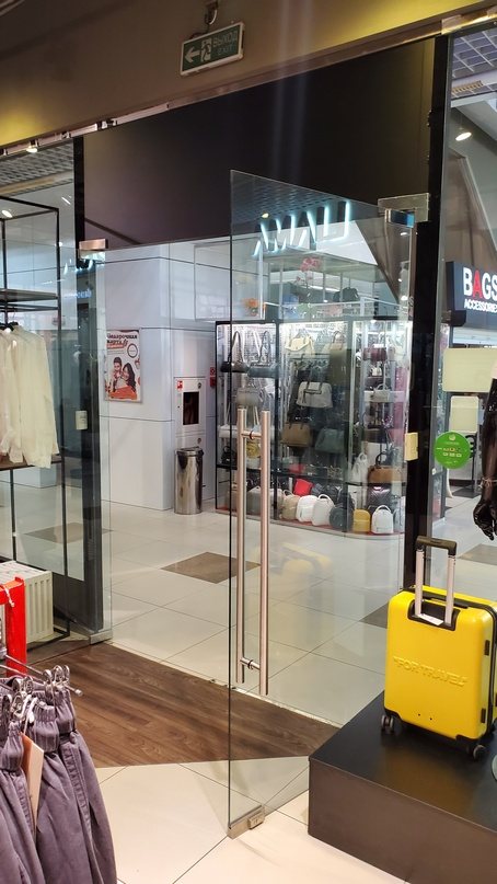 Retail entrance without EAS gates
