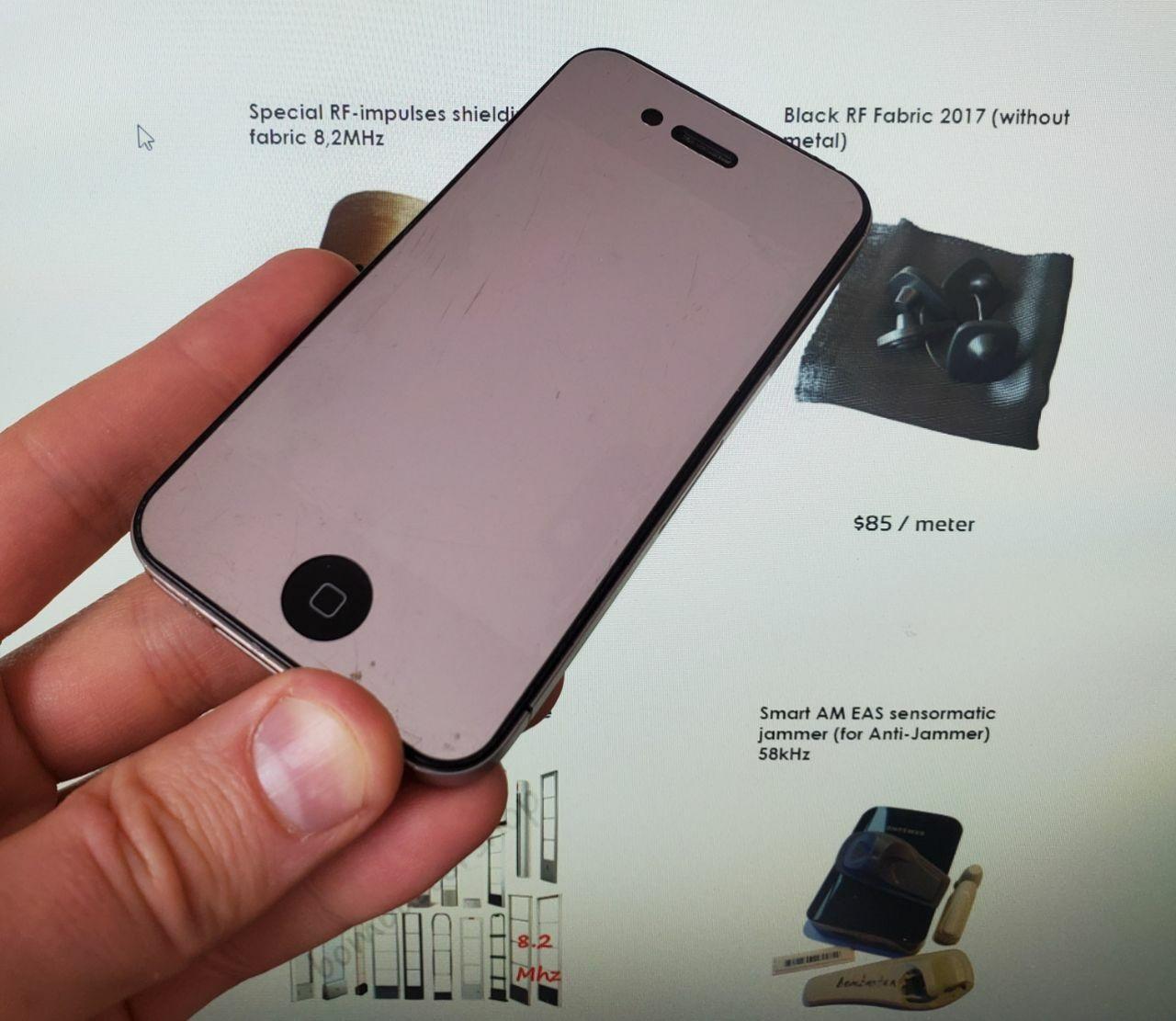 AM ჯამერი iPhone 4-ის კორპუსში